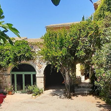 Mas Luis Alvarez La Capelle-et-Masmolene Exterior photo